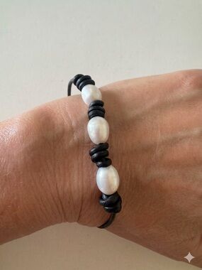 Sundance black leather and 11mm freshwater pearl bracelet NEW